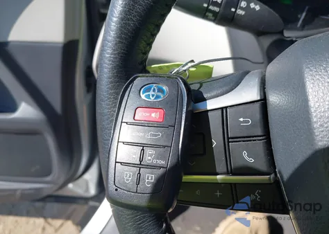 2021 Toyota Sienna Xle z USA, uszkodzony, nr VIN 5TDYRKEC6MS028685